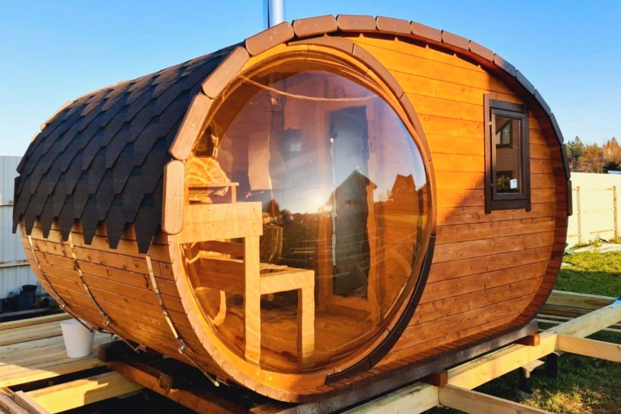 sauna z okrągłym oknem owalna